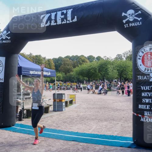 08.09.2024 - Stadtparktriathlon Luisa Fischer http://msf.ph/oto/7002534 08.09.2024 12:24:02 Ziel 584 meine-sportfotos.de