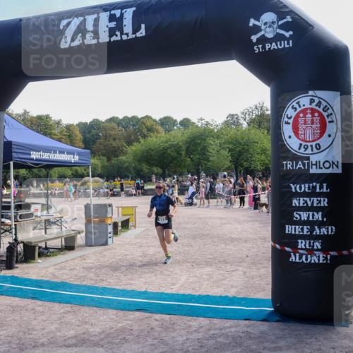 08.09.2024 - Stadtparktriathlon Luisa Fischer http://msf.ph/oto/7002609 08.09.2024 12:24:26 Ziel 632 meine-sportfotos.de