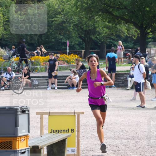 08.09.2024 - Stadtparktriathlon Luisa Fischer http://msf.ph/oto/7002639 08.09.2024 12:24:31 Ziel 632, 647 meine-sportfotos.de