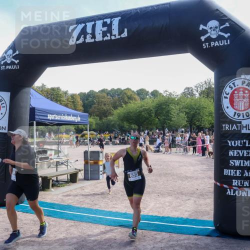 08.09.2024 - Stadtparktriathlon Luisa Fischer http://msf.ph/oto/7002713 08.09.2024 12:24:44 Ziel 636, 638, 655 meine-sportfotos.de