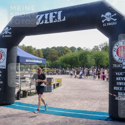 08.09.2024 - Stadtparktriathlon Luisa Fischer http://msf.ph/oto/7002748 08.09.2024 12:24:49 Ziel 636, 638, 655 meine-sportfotos.de