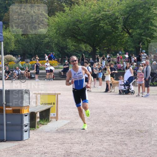 08.09.2024 - Stadtparktriathlon Luisa Fischer http://msf.ph/oto/7002766 08.09.2024 12:25:27 Ziel 671 meine-sportfotos.de