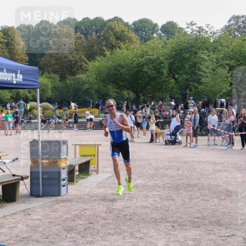 08.09.2024 - Stadtparktriathlon Luisa Fischer http://msf.ph/oto/7002775 08.09.2024 12:25:28 Ziel 671 meine-sportfotos.de