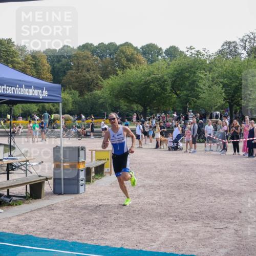 08.09.2024 - Stadtparktriathlon Luisa Fischer http://msf.ph/oto/7002780 08.09.2024 12:25:28 Ziel 671 meine-sportfotos.de