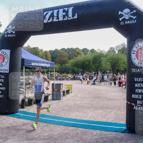 08.09.2024 - Stadtparktriathlon Luisa Fischer http://msf.ph/oto/7002789 08.09.2024 12:25:29 Ziel 671 meine-sportfotos.de