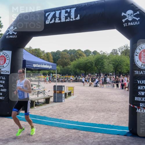 08.09.2024 - Stadtparktriathlon Luisa Fischer http://msf.ph/oto/7002795 08.09.2024 12:25:29 Ziel 671 meine-sportfotos.de