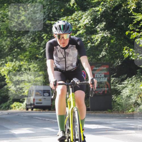 08.09.2024 - Stadtparktriathlon Zöllner http://msf.ph/oto/7006617 08.09.2024 11:38:51 Radfahren 588, 667, 705, 710 meine-sportfotos.de