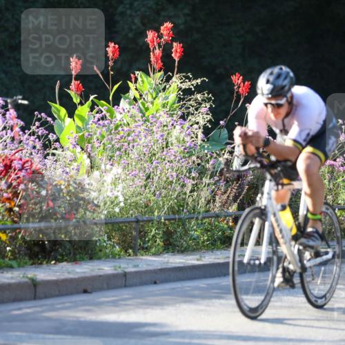 08.09.2024 - Stadtparktriathlon Zöllner http://msf.ph/oto/7008788 08.09.2024 08:53:25 Radfahren 60, 67 meine-sportfotos.de