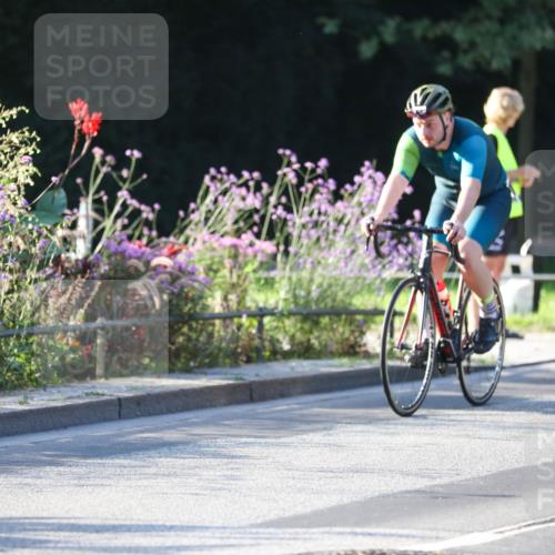 08.09.2024 - Stadtparktriathlon Zöllner http://msf.ph/oto/7009079 08.09.2024 08:54:09 Radfahren 64, 69 meine-sportfotos.de