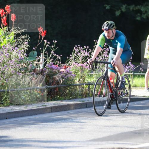 08.09.2024 - Stadtparktriathlon Zöllner http://msf.ph/oto/7009084 08.09.2024 08:54:09 Radfahren 64, 69 meine-sportfotos.de