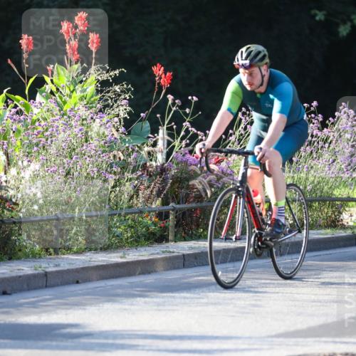 08.09.2024 - Stadtparktriathlon Zöllner http://msf.ph/oto/7009091 08.09.2024 08:54:09 Radfahren 64, 69 meine-sportfotos.de