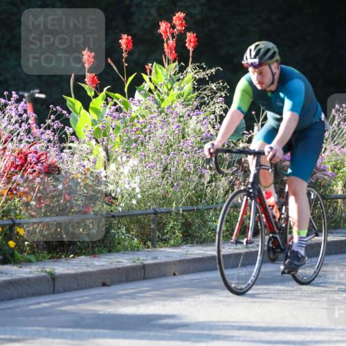 08.09.2024 - Stadtparktriathlon Zöllner http://msf.ph/oto/7009098 08.09.2024 08:54:09 Radfahren 64, 69 meine-sportfotos.de