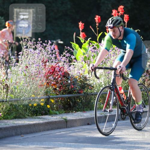 08.09.2024 - Stadtparktriathlon Zöllner http://msf.ph/oto/7009105 08.09.2024 08:54:09 Radfahren 64, 69 meine-sportfotos.de
