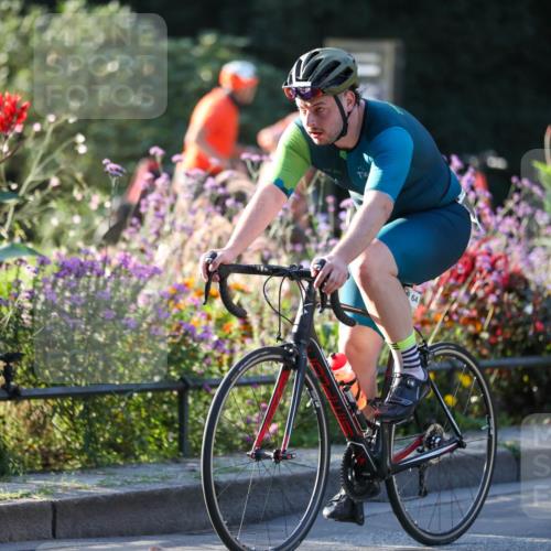08.09.2024 - Stadtparktriathlon Zöllner http://msf.ph/oto/7009115 08.09.2024 08:54:10 Radfahren 64, 69 meine-sportfotos.de