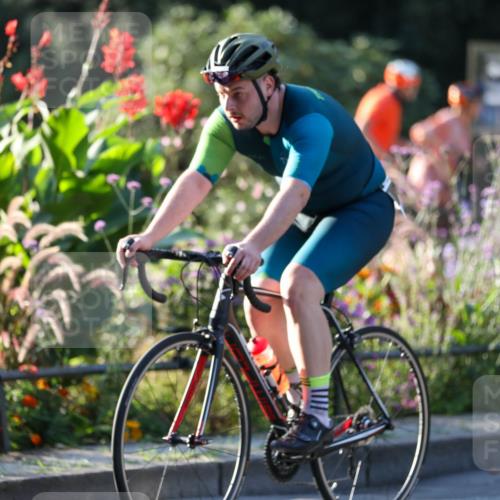 08.09.2024 - Stadtparktriathlon Zöllner http://msf.ph/oto/7009124 08.09.2024 08:54:10 Radfahren 64, 69 meine-sportfotos.de