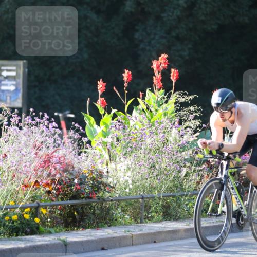 08.09.2024 - Stadtparktriathlon Zöllner http://msf.ph/oto/7010894 08.09.2024 09:01:30 Radfahren 19, 86, 106, 122 meine-sportfotos.de