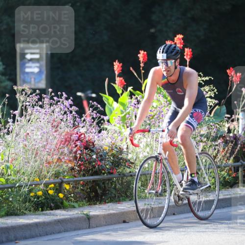 08.09.2024 - Stadtparktriathlon Zöllner http://msf.ph/oto/7011490 08.09.2024 09:06:10 Radfahren 3, 11, 82 meine-sportfotos.de