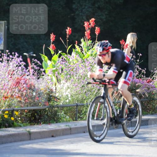 08.09.2024 - Stadtparktriathlon Zöllner http://msf.ph/oto/7011592 08.09.2024 09:07:18 Radfahren 19, 86, 106, 122 meine-sportfotos.de