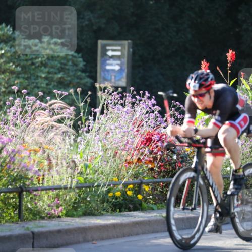 08.09.2024 - Stadtparktriathlon Zöllner http://msf.ph/oto/7011595 08.09.2024 09:07:18 Radfahren 19, 86, 106, 122 meine-sportfotos.de