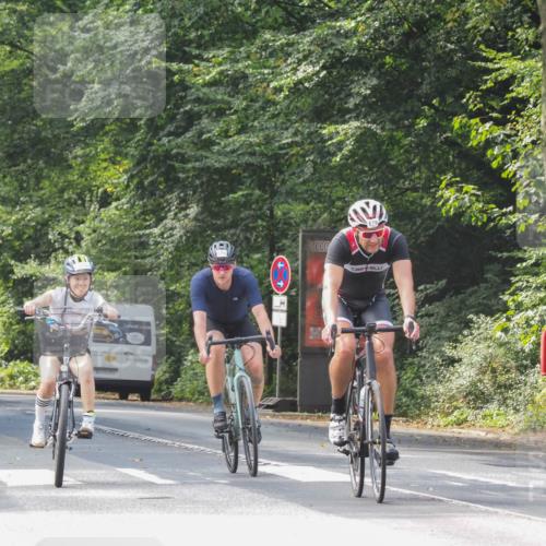 08.09.2024 - Stadtparktriathlon Zöllner http://msf.ph/oto/7012419 08.09.2024 12:07:04 Radfahren 572, 676, 679, 684, 845 meine-sportfotos.de
