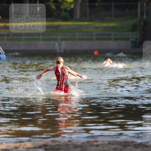 08.09.2024 - Stadtparktriathlon Michael Strokosch http://msf.ph/oto/7013096 08.09.2024 08:43:39 Schwimmen 8 meine-sportfotos.de