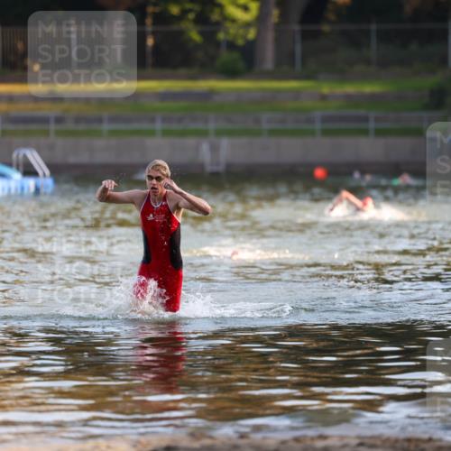 08.09.2024 - Stadtparktriathlon Michael Strokosch http://msf.ph/oto/7013117 08.09.2024 08:43:41 Schwimmen 8 meine-sportfotos.de