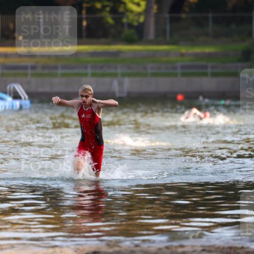 08.09.2024 - Stadtparktriathlon Michael Strokosch http://msf.ph/oto/7013126 08.09.2024 08:43:41 Schwimmen 8 meine-sportfotos.de