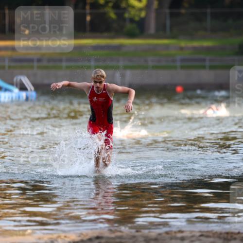 08.09.2024 - Stadtparktriathlon Michael Strokosch http://msf.ph/oto/7013131 08.09.2024 08:43:42 Schwimmen 8 meine-sportfotos.de