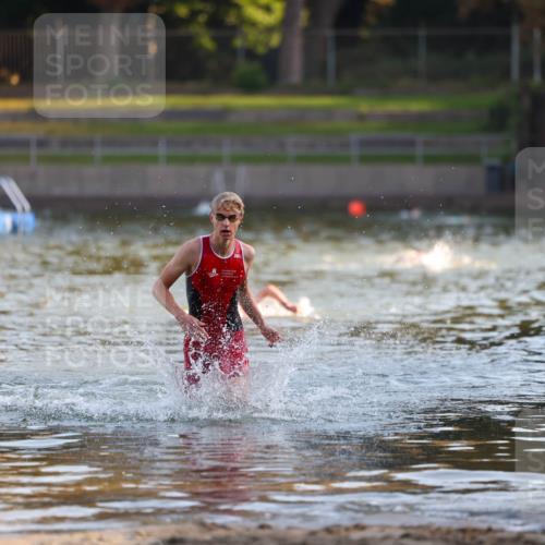 08.09.2024 - Stadtparktriathlon Michael Strokosch http://msf.ph/oto/7013144 08.09.2024 08:43:43 Schwimmen 8 meine-sportfotos.de
