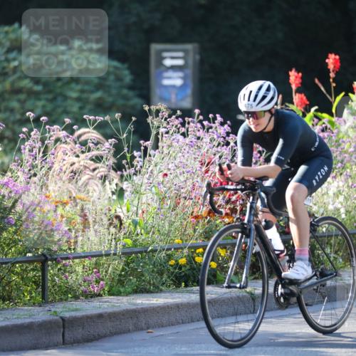 08.09.2024 - Stadtparktriathlon Zöllner http://msf.ph/oto/7013147 08.09.2024 09:13:24 Radfahren 1, 5, 49, 59, 92, 106, 122, 175 meine-sportfotos.de