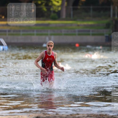 08.09.2024 - Stadtparktriathlon Michael Strokosch http://msf.ph/oto/7013152 08.09.2024 08:43:43 Schwimmen 8 meine-sportfotos.de