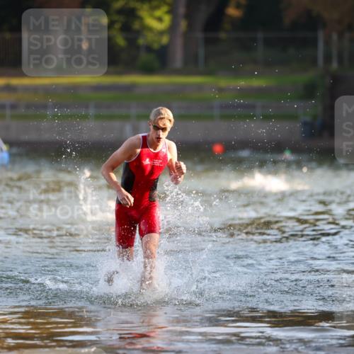 08.09.2024 - Stadtparktriathlon Michael Strokosch http://msf.ph/oto/7013168 08.09.2024 08:43:43 Schwimmen 8 meine-sportfotos.de