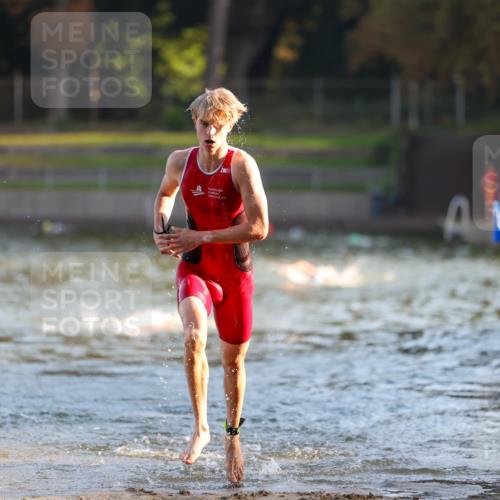 08.09.2024 - Stadtparktriathlon Michael Strokosch http://msf.ph/oto/7013201 08.09.2024 08:43:45 Schwimmen 8, 13 meine-sportfotos.de