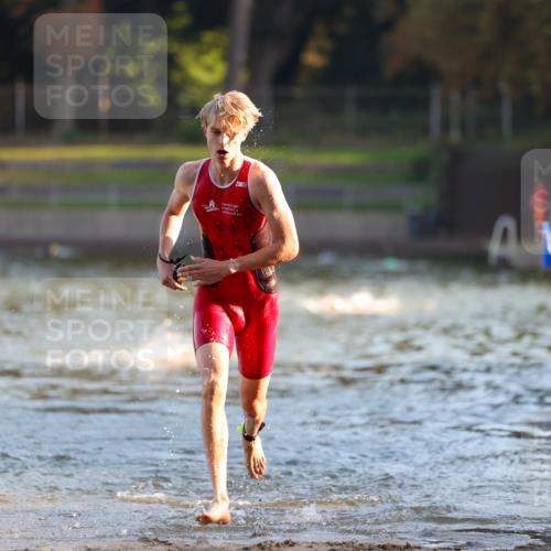 08.09.2024 - Stadtparktriathlon Michael Strokosch http://msf.ph/oto/7013207 08.09.2024 08:43:45 Schwimmen 8, 13 meine-sportfotos.de