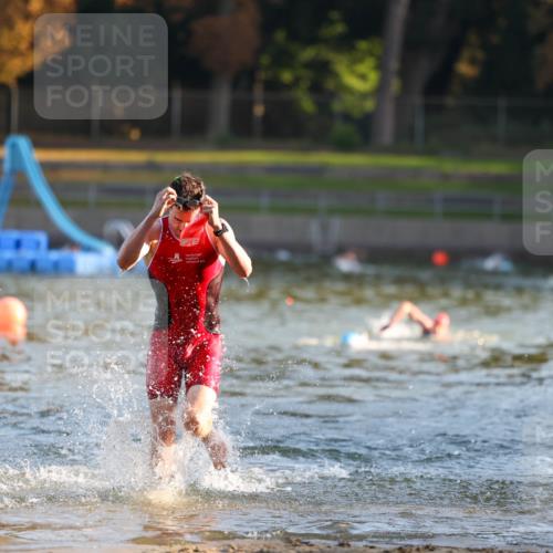 08.09.2024 - Stadtparktriathlon Michael Strokosch http://msf.ph/oto/7013295 08.09.2024 08:43:57 Schwimmen 13 meine-sportfotos.de
