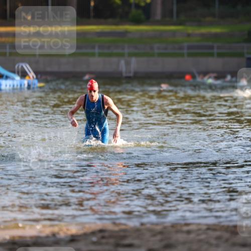 08.09.2024 - Stadtparktriathlon Michael Strokosch http://msf.ph/oto/7013376 08.09.2024 08:44:11 Schwimmen 7, 10 meine-sportfotos.de