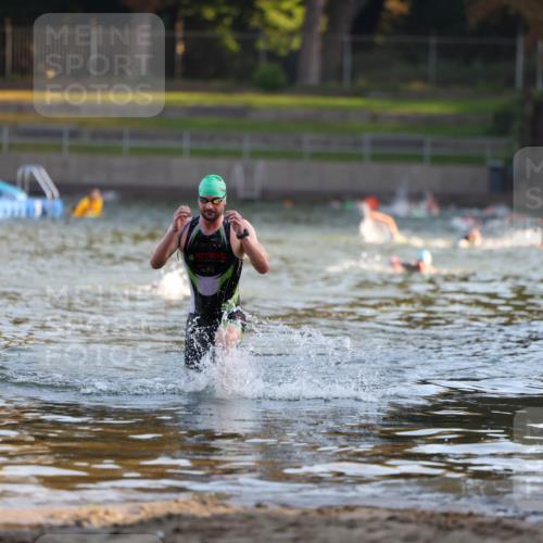 08.09.2024 - Stadtparktriathlon Michael Strokosch http://msf.ph/oto/7013614 08.09.2024 08:44:55 Schwimmen 69 meine-sportfotos.de