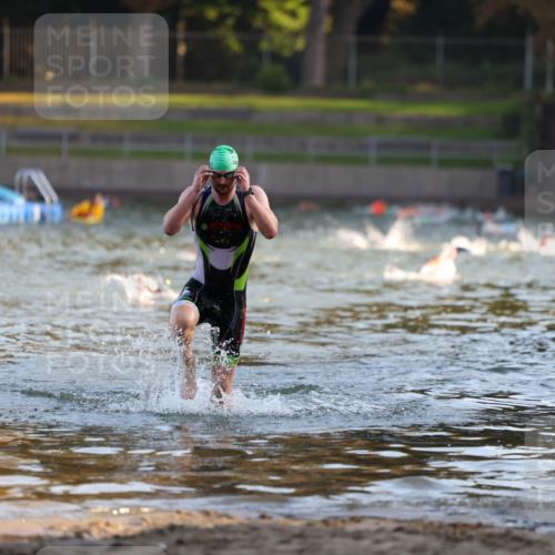 08.09.2024 - Stadtparktriathlon Michael Strokosch http://msf.ph/oto/7013619 08.09.2024 08:44:55 Schwimmen 69 meine-sportfotos.de