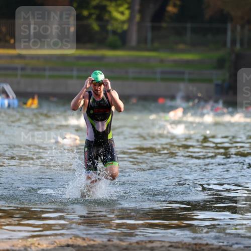 08.09.2024 - Stadtparktriathlon Michael Strokosch http://msf.ph/oto/7013626 08.09.2024 08:44:56 Schwimmen 69 meine-sportfotos.de