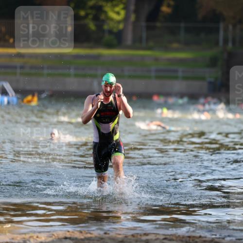 08.09.2024 - Stadtparktriathlon Michael Strokosch http://msf.ph/oto/7013630 08.09.2024 08:44:56 Schwimmen 69 meine-sportfotos.de
