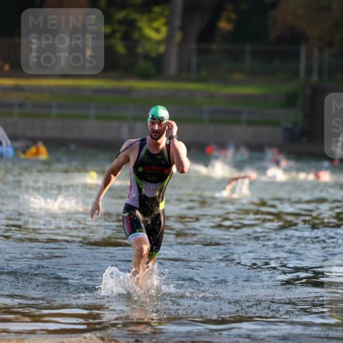 08.09.2024 - Stadtparktriathlon Michael Strokosch http://msf.ph/oto/7013654 08.09.2024 08:44:57 Schwimmen 69 meine-sportfotos.de