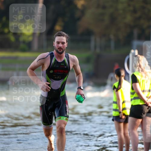 08.09.2024 - Stadtparktriathlon Michael Strokosch http://msf.ph/oto/7013687 08.09.2024 08:44:59 Schwimmen 69 meine-sportfotos.de