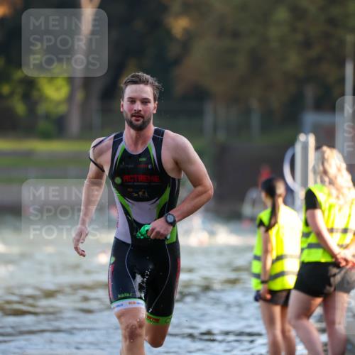 08.09.2024 - Stadtparktriathlon Michael Strokosch http://msf.ph/oto/7013693 08.09.2024 08:44:59 Schwimmen 69 meine-sportfotos.de