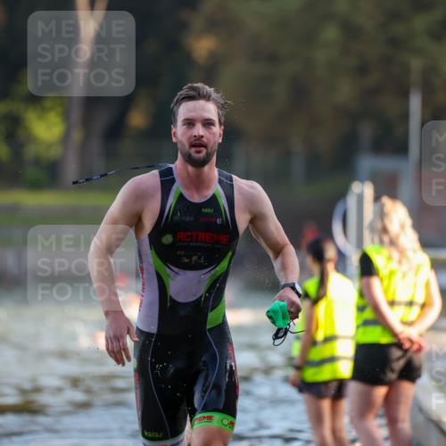 08.09.2024 - Stadtparktriathlon Michael Strokosch http://msf.ph/oto/7013697 08.09.2024 08:45:00 Schwimmen 69 meine-sportfotos.de