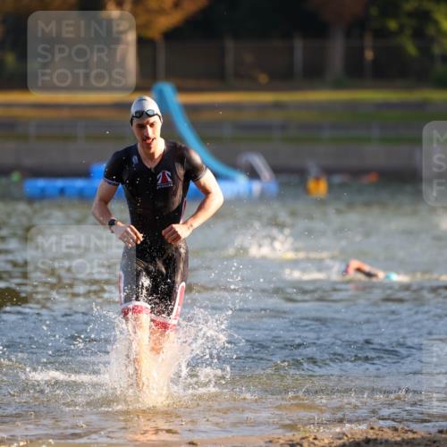 08.09.2024 - Stadtparktriathlon Michael Strokosch http://msf.ph/oto/7013767 08.09.2024 08:45:13 Schwimmen 53, 87 meine-sportfotos.de