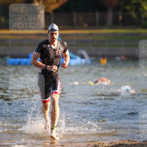08.09.2024 - Stadtparktriathlon Michael Strokosch http://msf.ph/oto/7013774 08.09.2024 08:45:13 Schwimmen 53, 87 meine-sportfotos.de