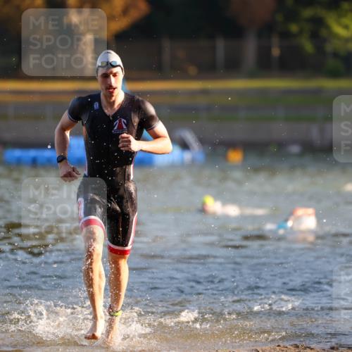 08.09.2024 - Stadtparktriathlon Michael Strokosch http://msf.ph/oto/7013783 08.09.2024 08:45:13 Schwimmen 53, 87 meine-sportfotos.de