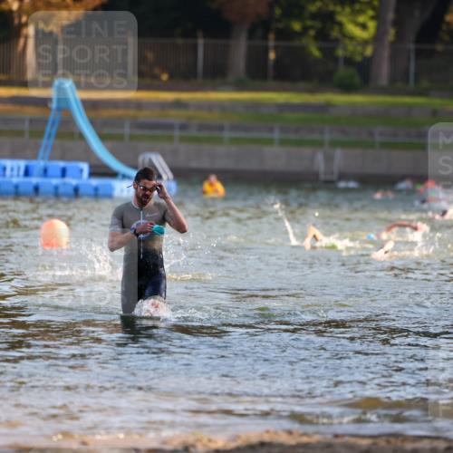 08.09.2024 - Stadtparktriathlon Michael Strokosch http://msf.ph/oto/7013829 08.09.2024 08:45:20 Schwimmen 53 meine-sportfotos.de