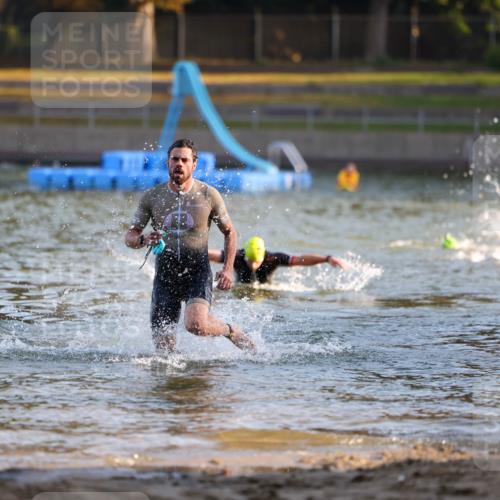 08.09.2024 - Stadtparktriathlon Michael Strokosch http://msf.ph/oto/7013865 08.09.2024 08:45:22 Schwimmen 17, 53 meine-sportfotos.de