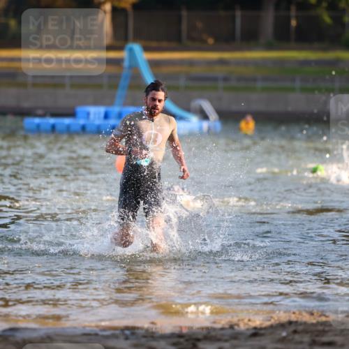 08.09.2024 - Stadtparktriathlon Michael Strokosch http://msf.ph/oto/7013872 08.09.2024 08:45:23 Schwimmen 17, 53 meine-sportfotos.de